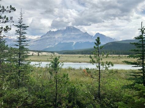 2-Day Glacier Lake Hike in Banff National Park - Out & Across