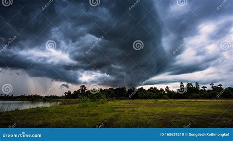 Arcus cloud phenomenon stock photo. Image of stormy - 168629210