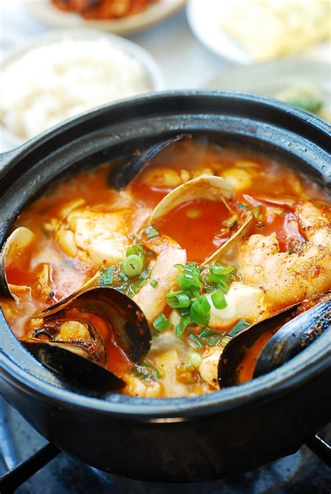 Haemul Sundubu Jjigae (Seafood Soft Tofu Stew) - Korean Bapsang | Seafood stew recipes, Korean ...