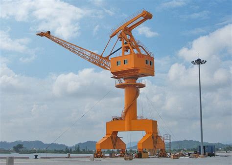 Four Link Type Harbour Portal Crane Offshore Pedestal Mobile Container Crane