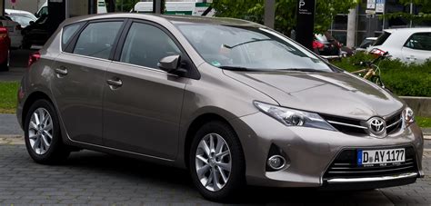 Toyota Auris Hybrid Photos and Specs. Photo: Auris Hybrid Toyota specs ...