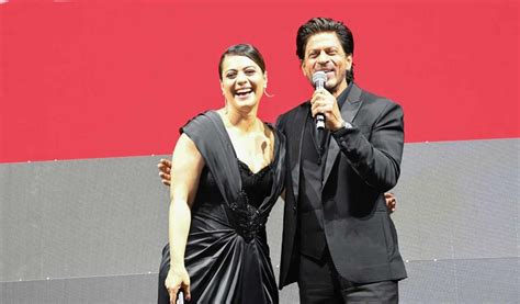 ShahRukh Khan, Kajol recreate 'DDLJ' moment at Red Sea Film Festival ...