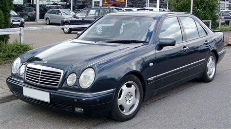 Mercedes-benz E-class 2000 - Look at the car