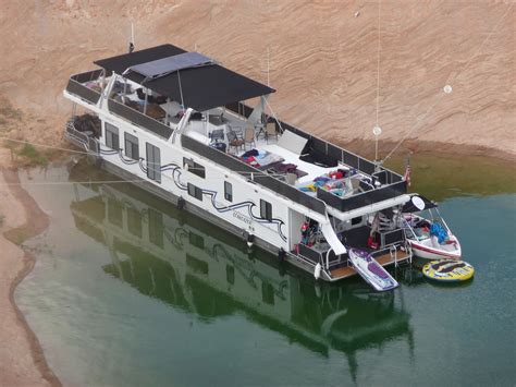 Lake Powell... Houseboating with the folks I love! Canyon Lake, Lake ...