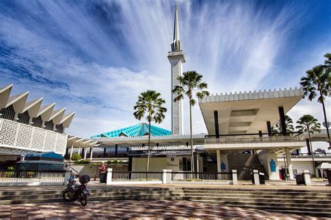 5 Beautiful Mosques To Visit in Kuala Lumpur