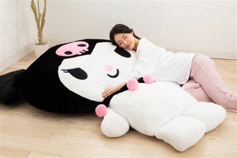 Sanrio Now Has Giant Plushies Of Hello Kitty & Friends