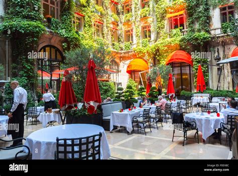 Paris, France, Luxury, outside Garden Terrace, French Bistro Stock Photo: 86379788 - Alamy