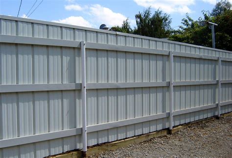 Corrugated Metal Fence #BuildingDesign #HomeDesign #Architecture & Home Design ...#architecture ...