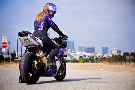 K&N Signs World Renowned Motorcycle Stunt Riding Artist Leah Petersen