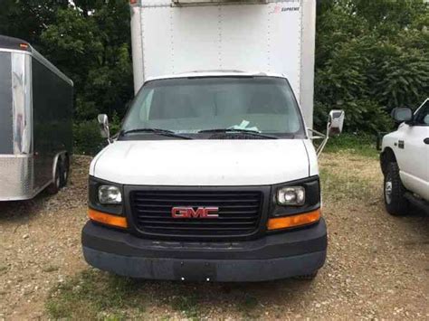 GMC 3500 Box Truck (2003) : Van / Box Trucks