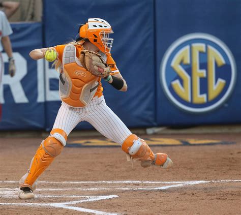 Two Tennessee softball players enter NCAA transfer portal