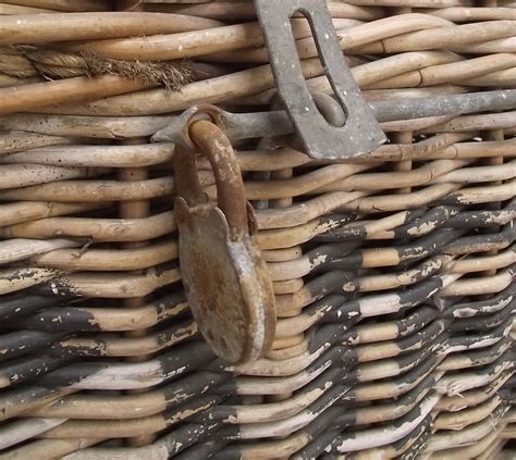 vintage wicker laundry basket close up | Close up of vintage… | Flickr