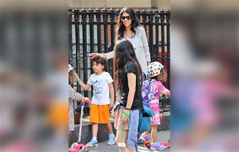 Huma Abedin Smiles With Kids After Anthony Weiner's Prison Sentence