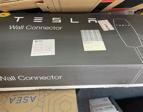 Tesla Wall Connector, 汽車配件, 電子配件 - Carousell