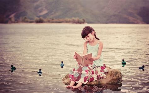 Girls Reading Books Wallpapers - Wallpaper Cave