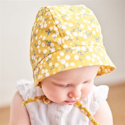 How to Make an Adorable Baby Bonnet - Spoonflower Blog | Baby bonnet pattern, Hat patterns to ...