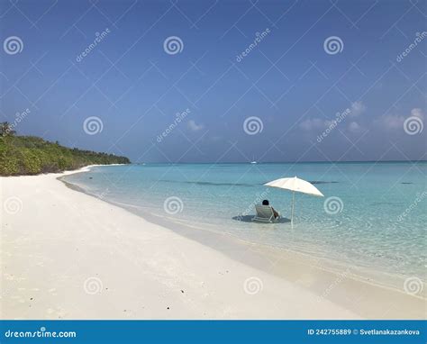 Island Fulhadhoo Maldives editorial stock image. Image of manicure ...