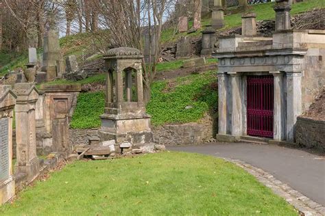 Explore The Necropolis (Glasgow's Victorian Era Garden Cemetery) • traveltowellbeing.com