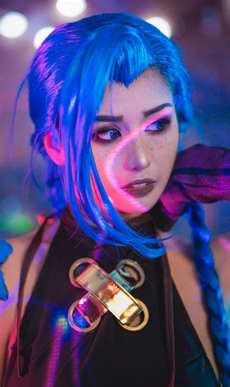 This insane Jinx cosplay by Charess brings Arcane to life - Inven Global