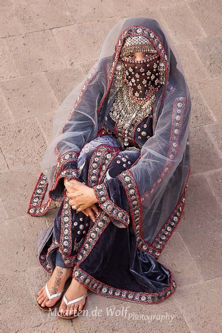 Photography of bridal dresses of Sana'a, Yemen | Yemeni clothes, Arabic clothing, Yemen women