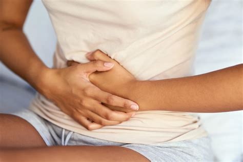 Upper stomach pain: 10 causes and when to see a doctor