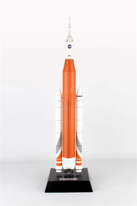 NASA - Space Launch System (SLS) - 1/144 Scale Model