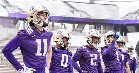 Huskies Hold Light Practice on Picture Day - Sports Illustrated ...