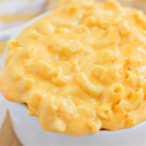 Velveeta Mac and Cheese • The Diary of a Real Housewife