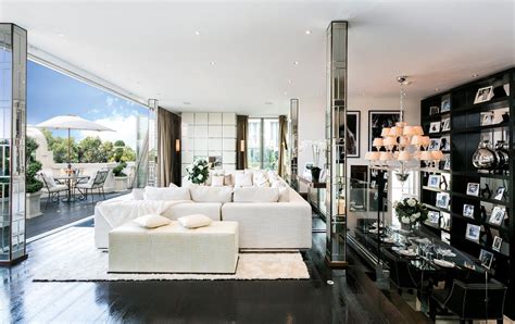 Rihanna Lived in This $52 Million London Penthouse | Penthouse living ...