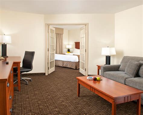 Gold Eagle Lodge | North Battleford Hotels