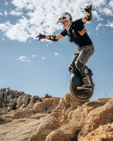 InMotion V11 Electric Unicycle Can Go Off-Road and Hit Speeds Over 30 mph