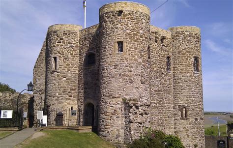 Kent Castles, Gardens and Coastline Tour from London