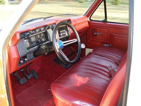 1985 Ford F150 4x4 Interior