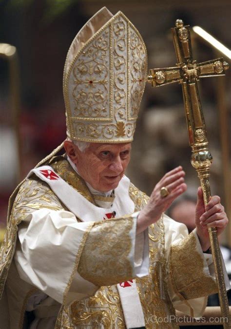 Pope Benedict XVI Wearing Papal Clothing - God Pictures