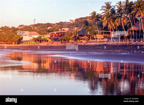 El Tunco Beach in Salvador. El Tunco, El Salvador Stock Photo - Alamy