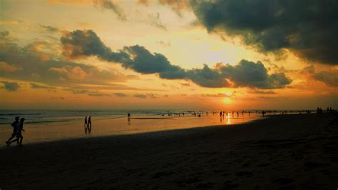 Silhouette of People At The Beach · Free Stock Photo