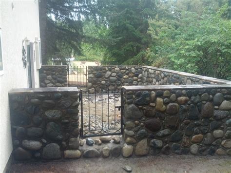 Full Bed Stone – River Rock Wall – West Shore Stone Works