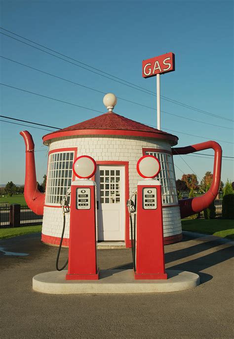 Historic Teapot Gas Station by Kevin Schafer