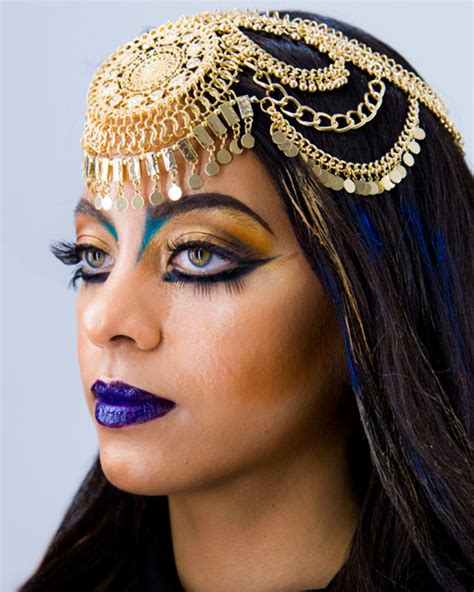 Halloween Makeup Idea: Cleopatra Makeup Tutorial in 10 Easy Steps | Glamour