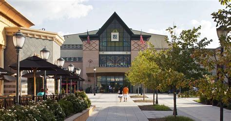 Shopping and More at the Dulles Town Center Mall