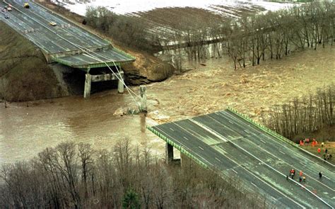 30 years ago: Bridge collapse kills 10 - Times Union