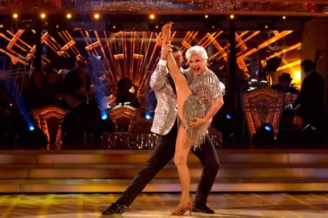 Strictly Come Dancing's Angela Rippon wows viewers with 'jawdropping' dance and 'insane' leg ...