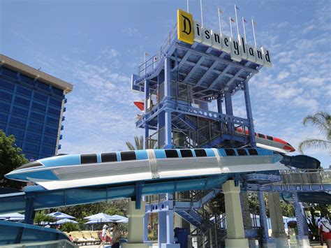 Disneyland Hotel Monorail Pool – Ultimate Photo Tour! – Disney Travel Babble