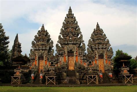 10 Kerajaan Hindu Budha di Indonesia