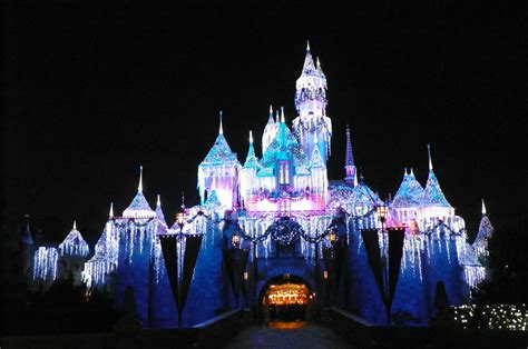 🔥 [48+] Disney Castle Christmas Wallpapers | WallpaperSafari