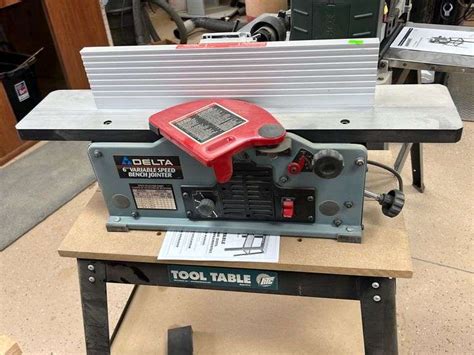 Delta 6” variable speed bench jointer (Model # 37-070)on tool table ...