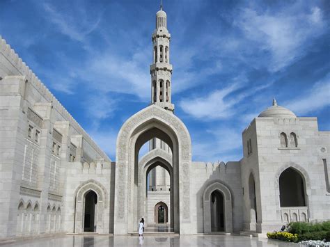 Islamic Architecture: Sultan Qaboos Grand Mosque in Muscat - Oman