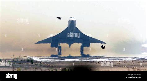 Concorde flying new york hi-res stock photography and images - Alamy