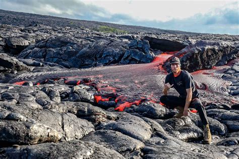 Daring tourists hike on ACTIVE volcano in Hawaii to get as close as possible to the lava flows ...