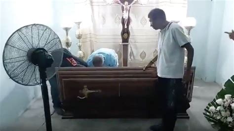 ‘Dead’ Woman Wakes Up Inside Coffin at Her Own Funeral - GreekReporter.com